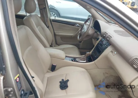 2002 Mercedes-Benz C 320 z USA, uszkodzony, nr VIN WDBRH64J32F166789